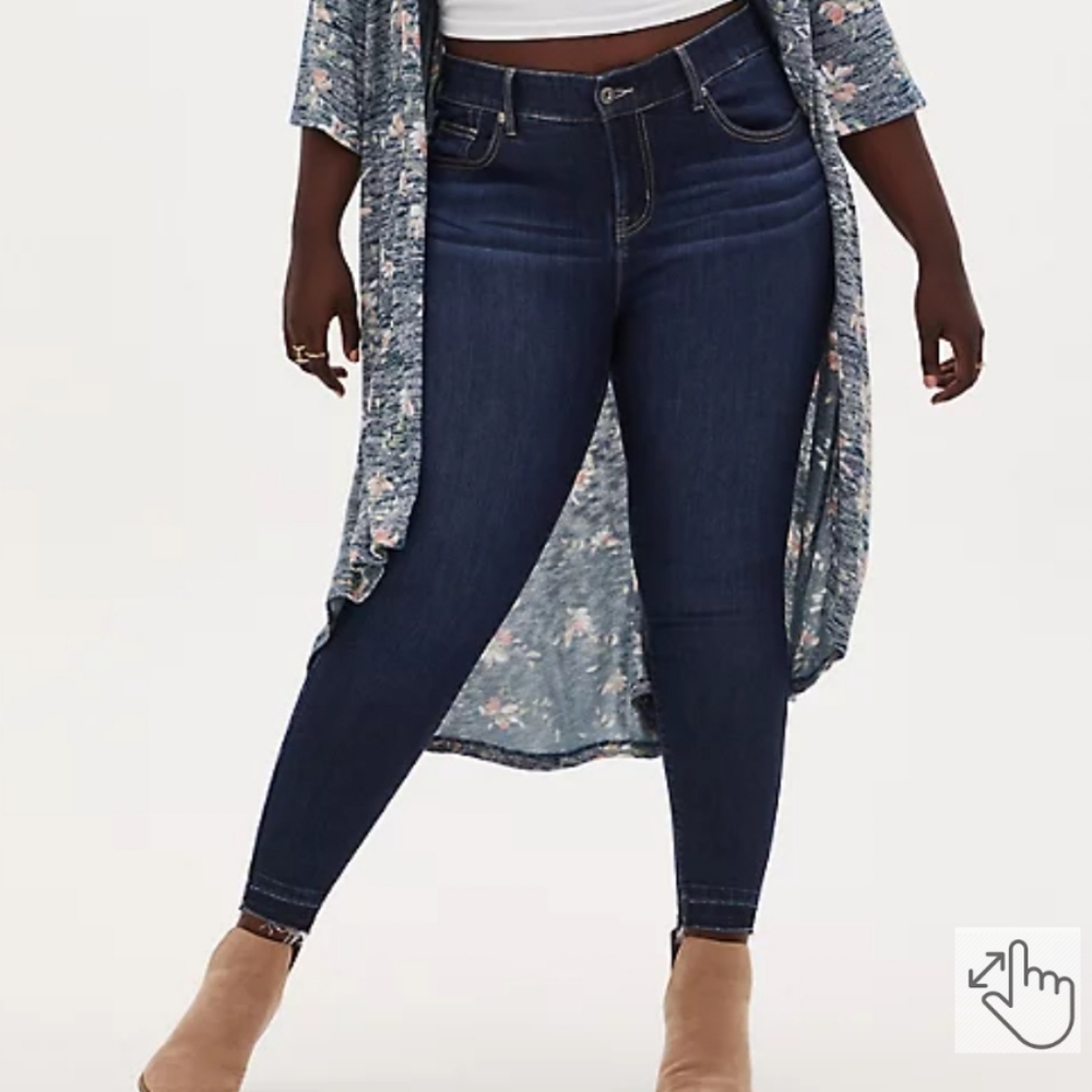 Torrid Bombshell Skinny Jeans Size 22